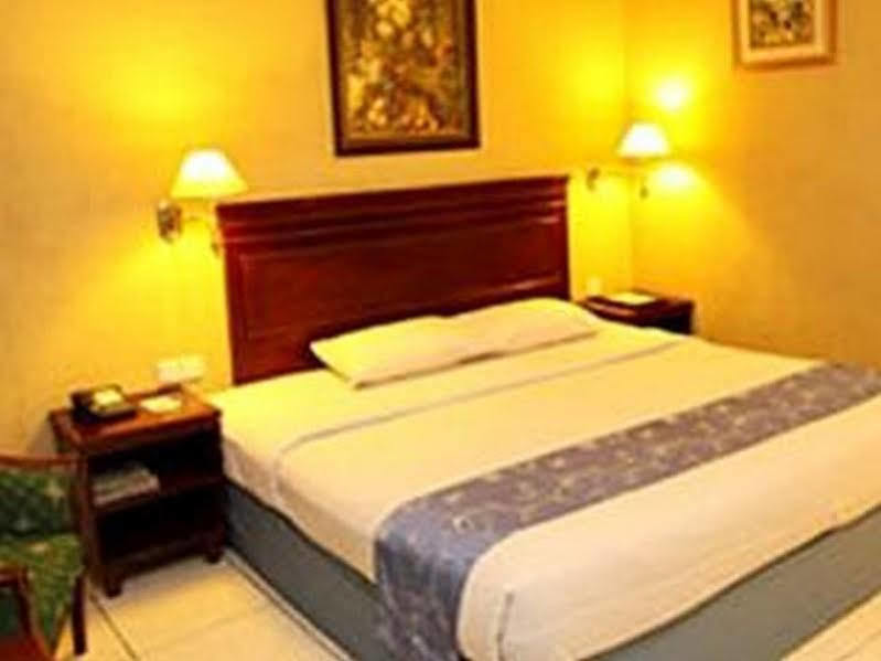 Antares Hotel Medan Exterior foto